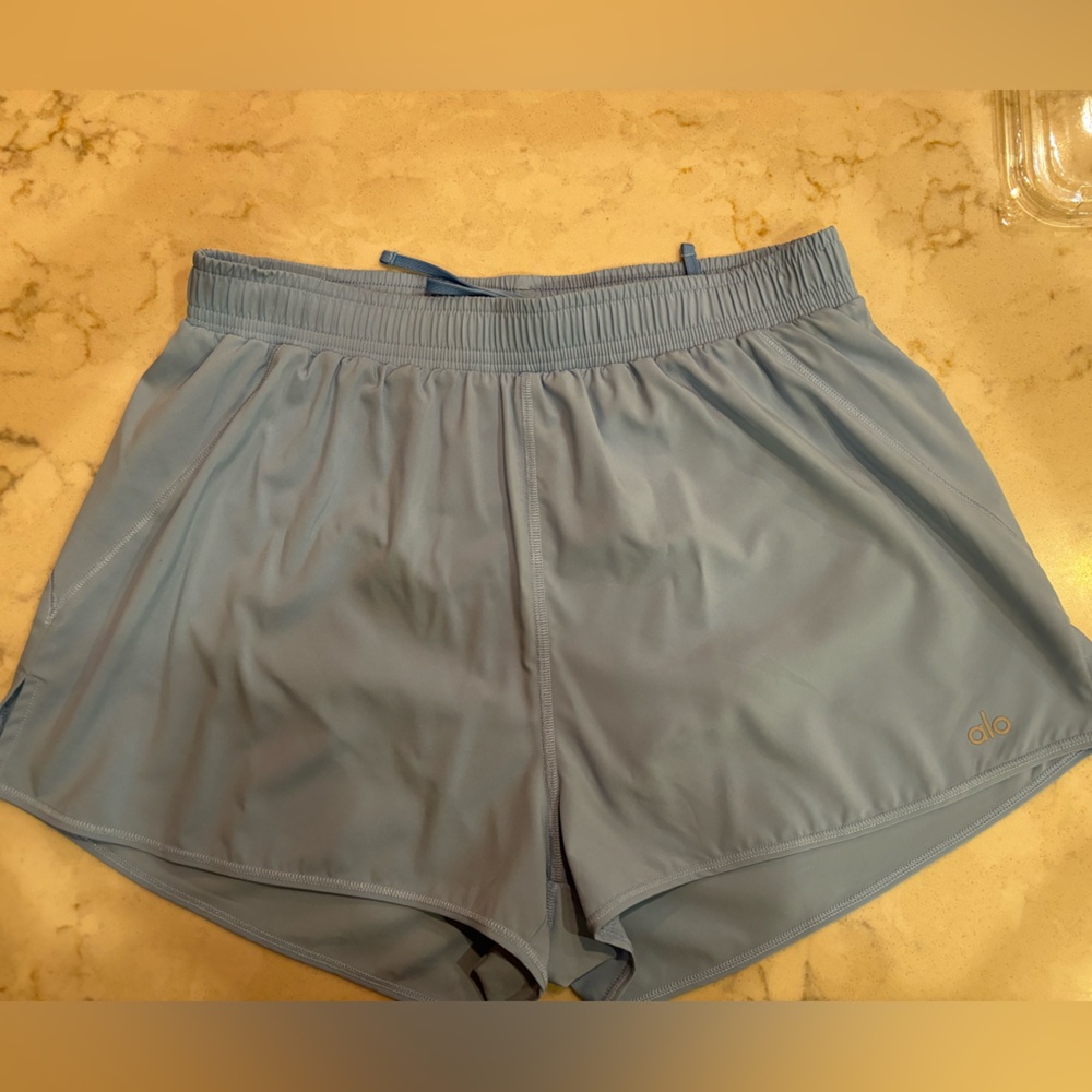 ALO YOGA Stride Shorts in Tile Blue, Size Medium